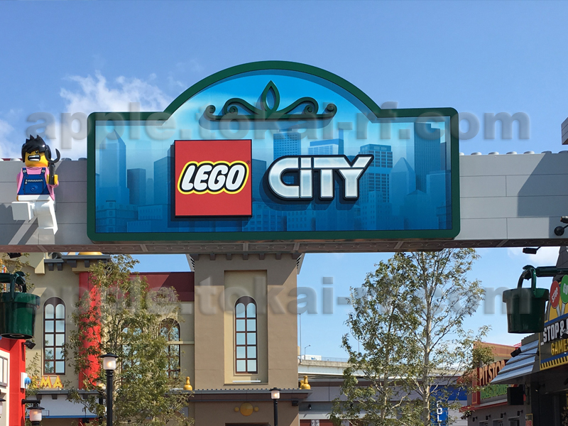 レゴシティもブロックキットの世界観に沿ったデザインです