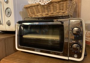 Delonghiのオーブン&トースター ピュアホワイト EOI407J-W